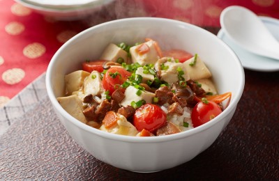 鶏きのこごはんのトマトマーボ丼出来上がり図