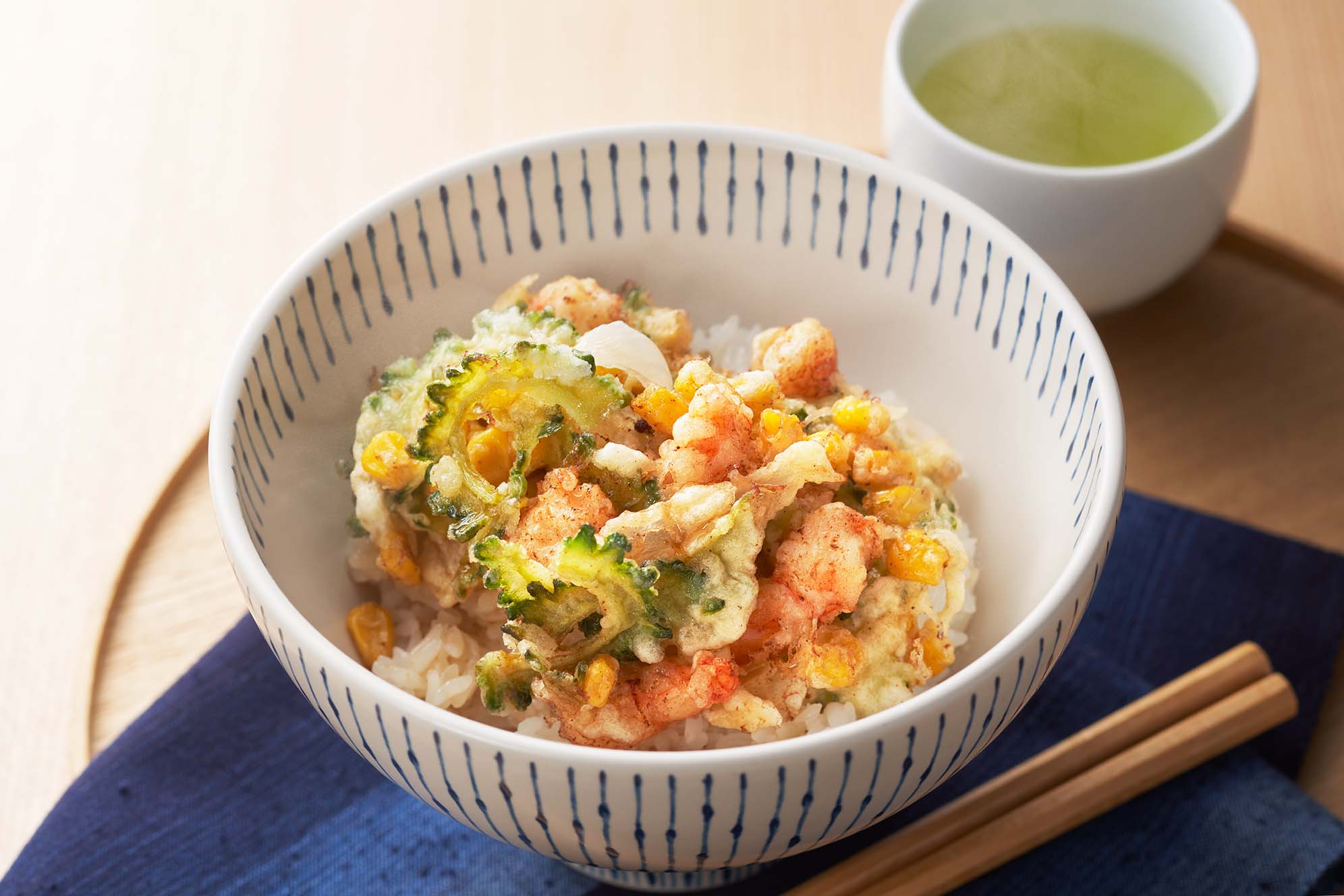 夏野菜のかき揚げ丼出来上がり図